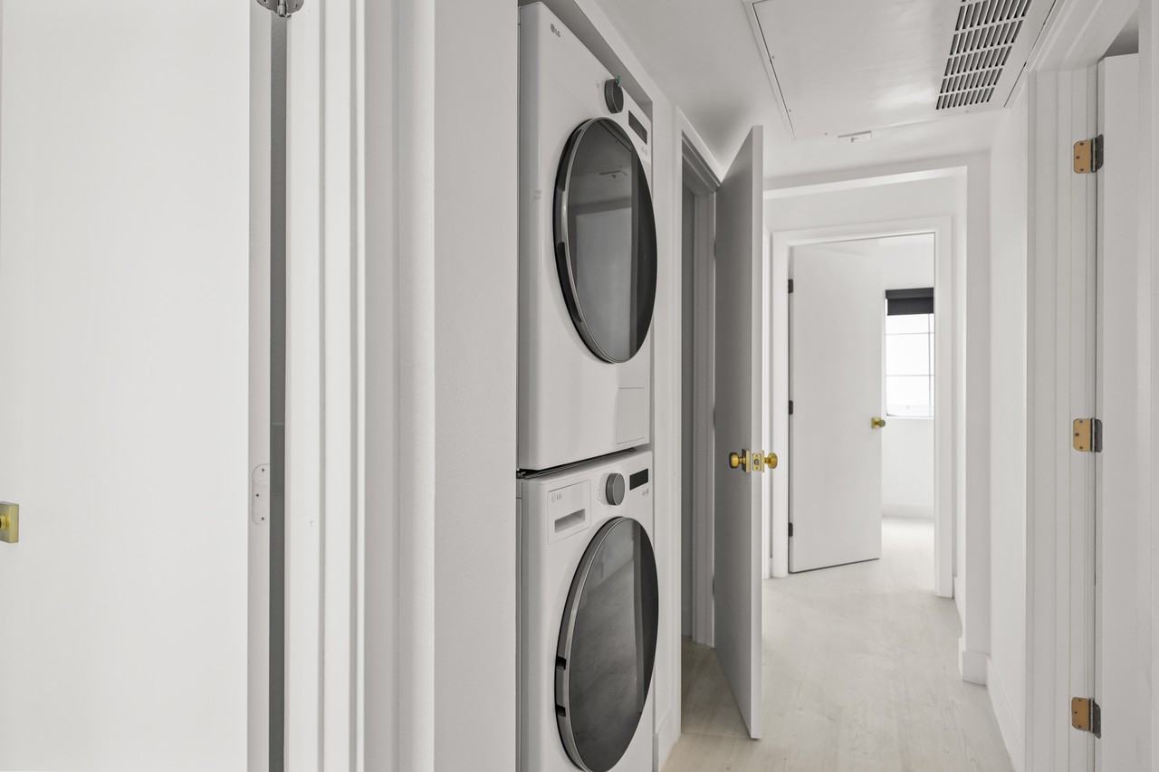 920 Everett Street #E - Photo 6 of 35