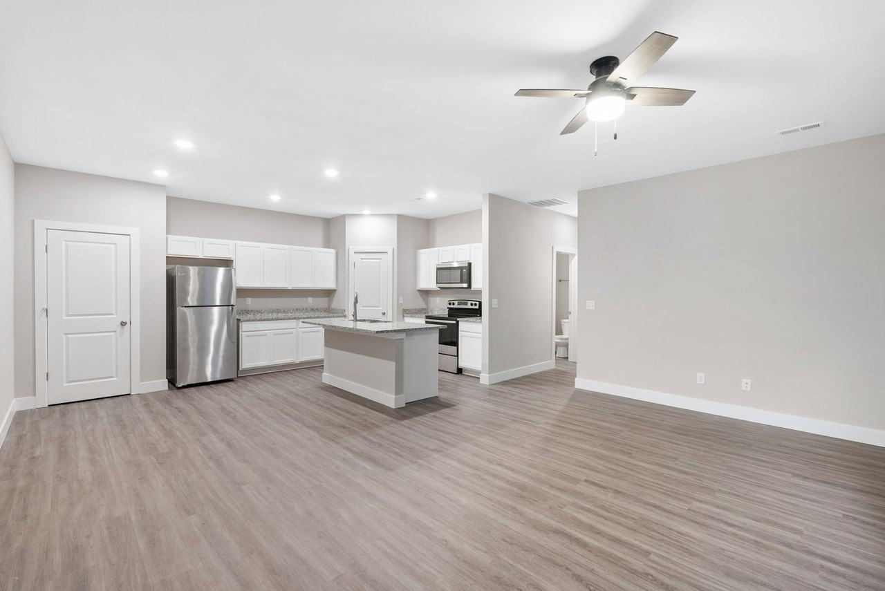 5120 N Cypress St - Photo 4 of 11