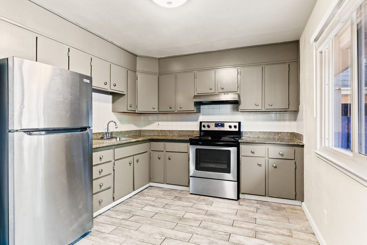 3256 Nicol Ave #02 - Photo 4 of 17