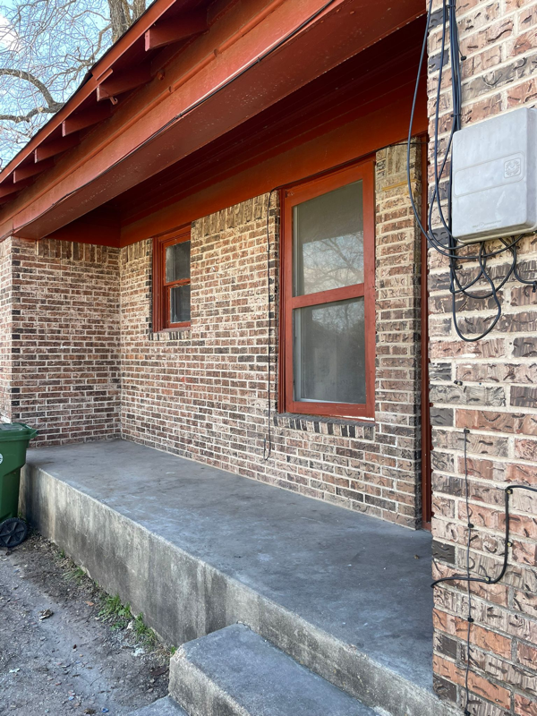 1004 Colcord Ave - Photo 2 of 9