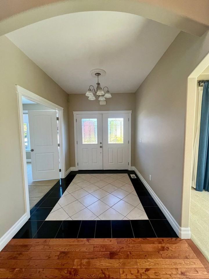 8669 Ashbury Court - Photo 5 of 50