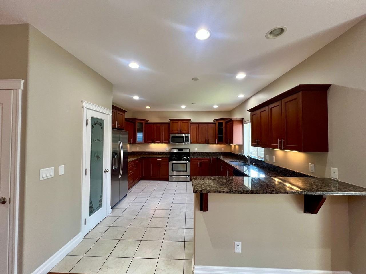 8669 Ashbury Court - Photo 7 of 50