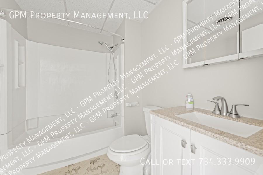 412 Grand River Avenue #4 - Photo 4 of 14