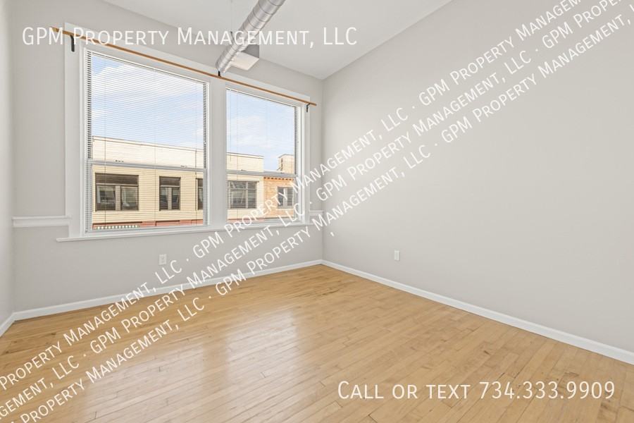 412 Grand River Avenue #4 - Photo 5 of 14