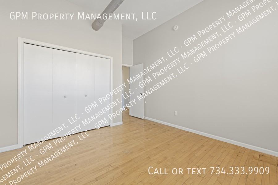 412 Grand River Avenue #4 - Photo 6 of 14