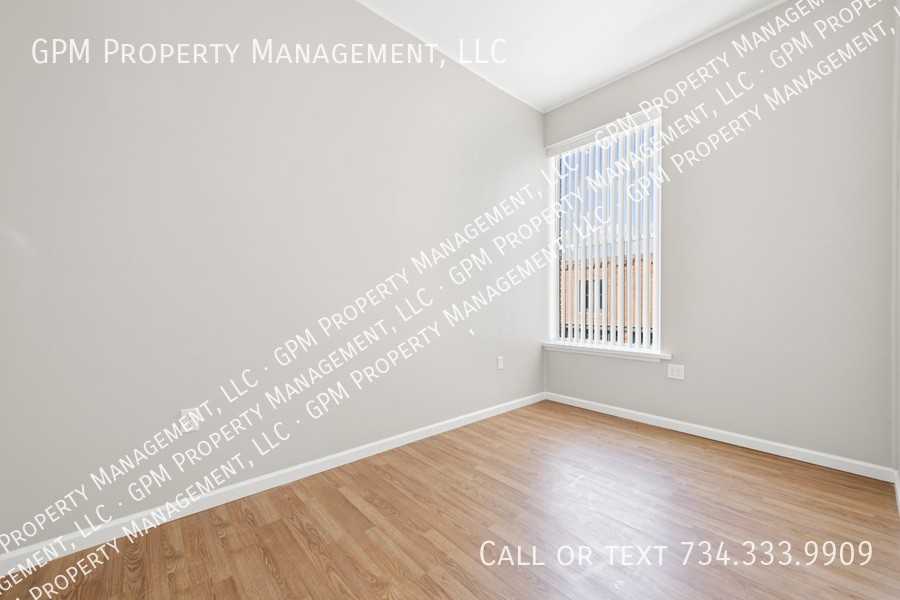 412 Grand River Avenue #10 - Photo 6 of 20