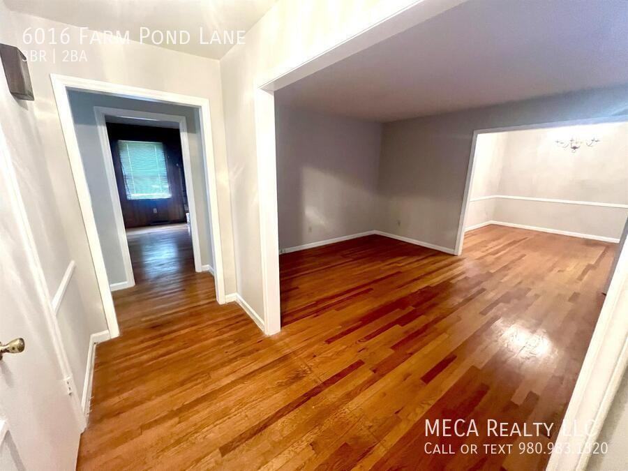 6016 Farm Pond Ln - Photo 3 of 16