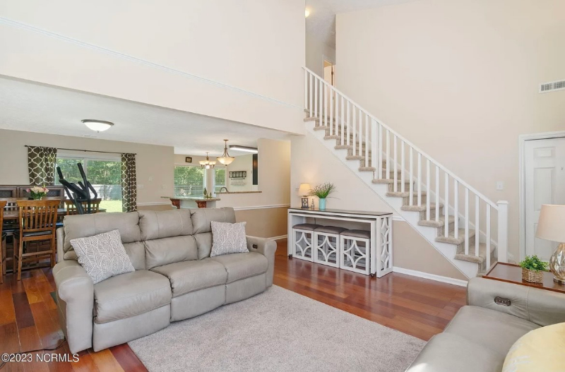 106 Seven Seas Dr - Photo 4 of 15