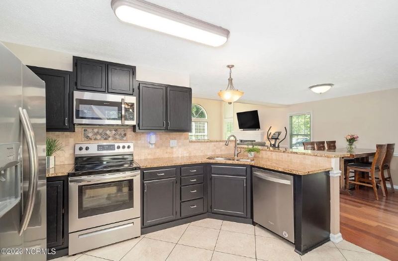 106 Seven Seas Dr - Photo 7 of 15