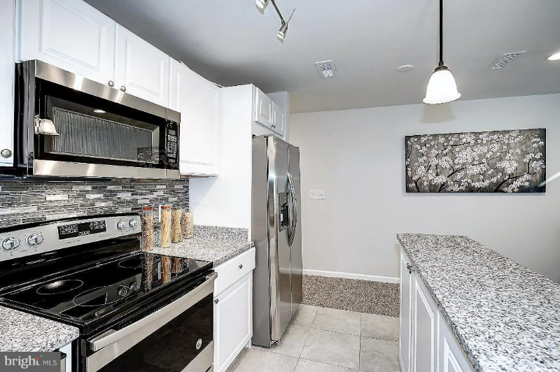 319 Burns Street Southeast - Photo 2 of 12