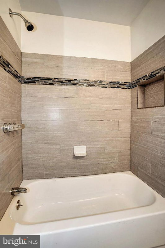 319 Burns Street Southeast - Photo 3 of 12