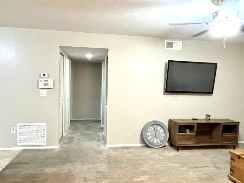 1014 E Spence Ave - Photo 2 of 47