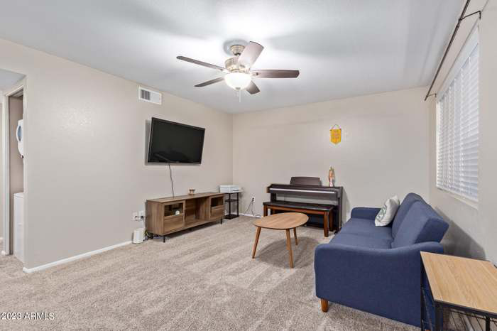 1014 E Spence Ave - Photo 3 of 47