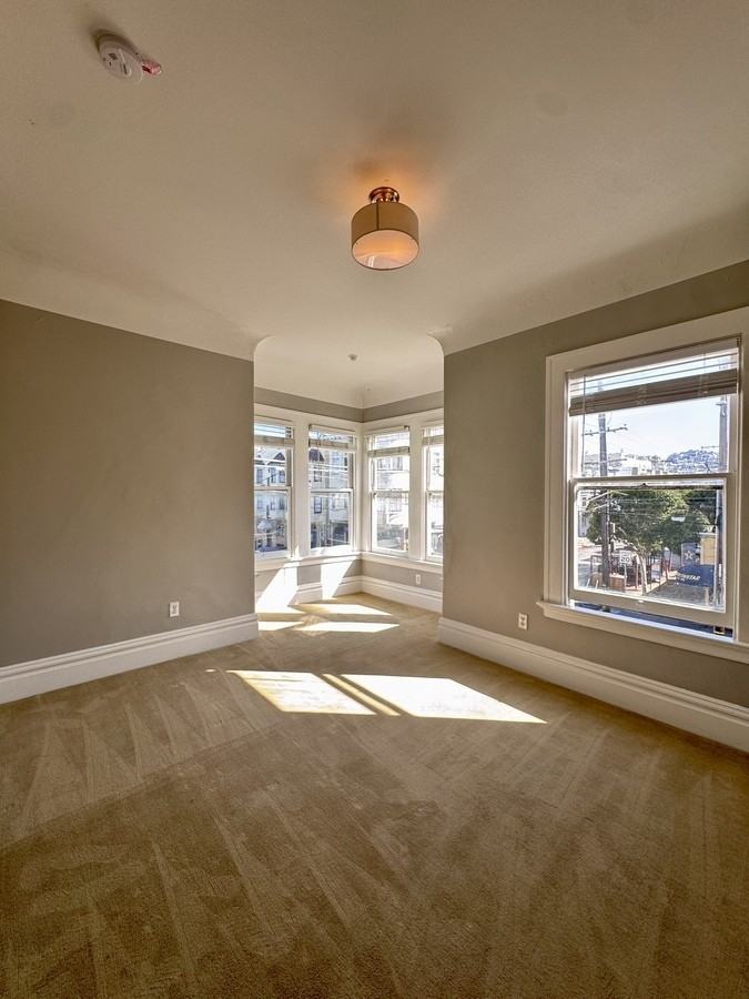 1575 Powell St - Photo 2 of 10