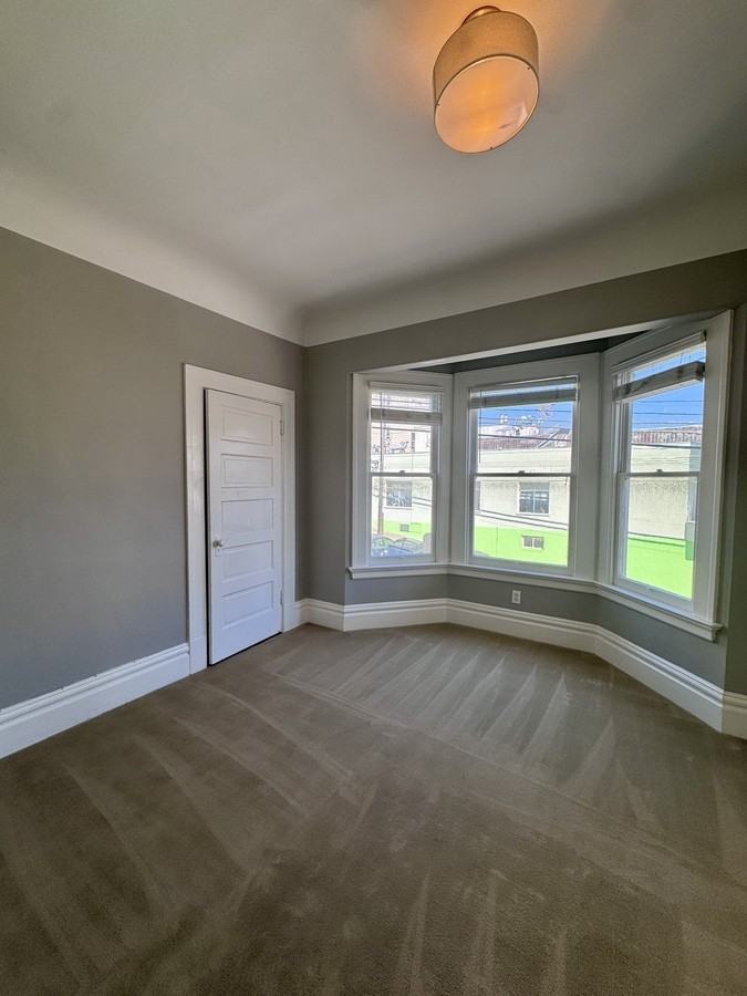 1575 Powell St - Photo 3 of 10