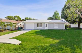 733 Se Academy Ln - Photo 1 of 1