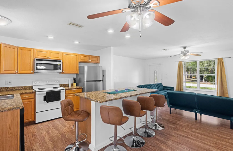 733 Se Academy Ln - Photo 3 of 8