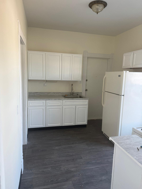 827 Burnet Ave #4 - Photo 3 of 9