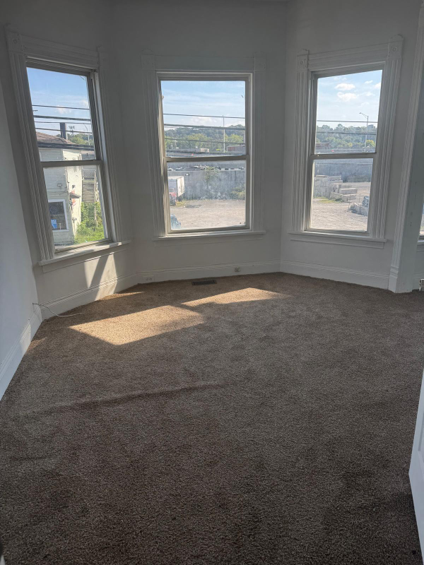 827 Burnet Ave #4 - Photo 4 of 9