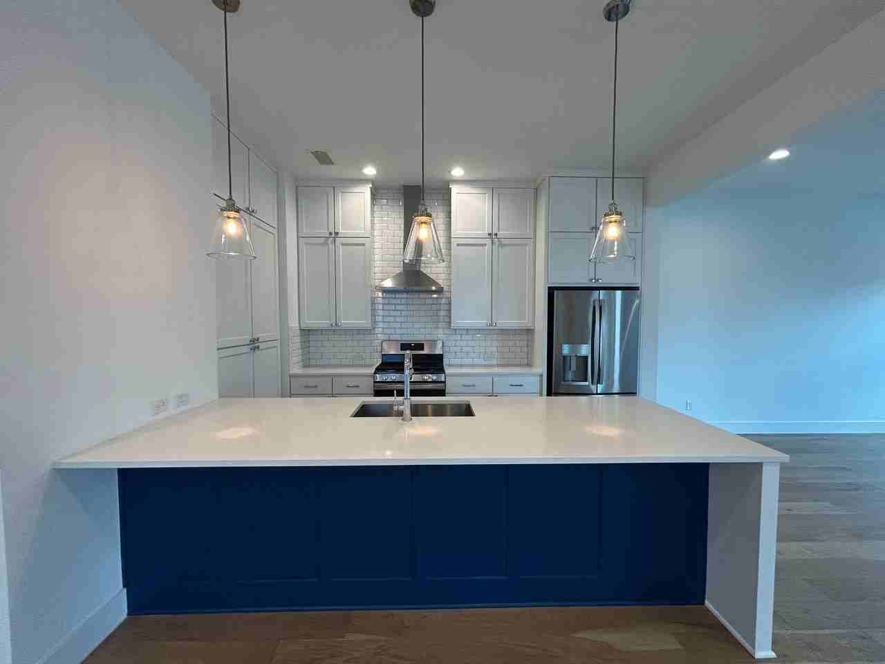 2237 Bird St - Photo 3 of 37