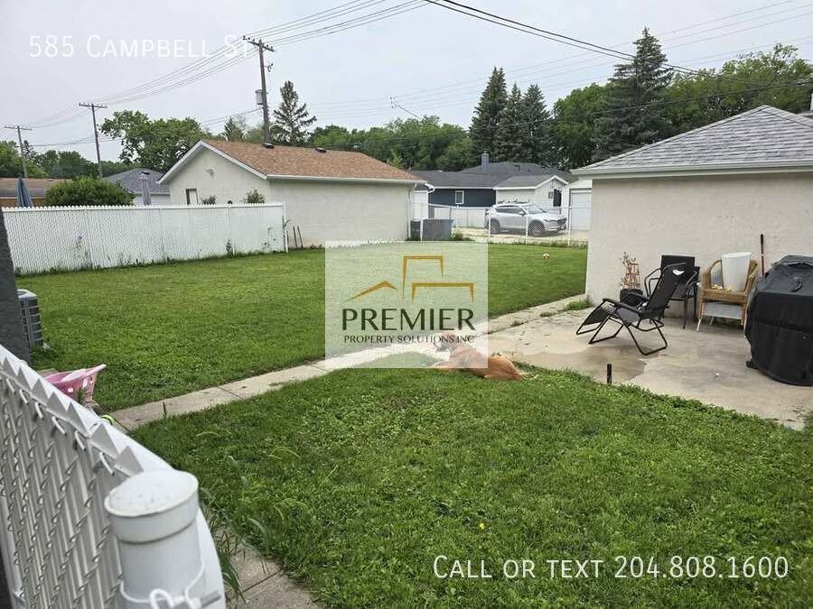 585 Campbell St - Photo 2 of 11