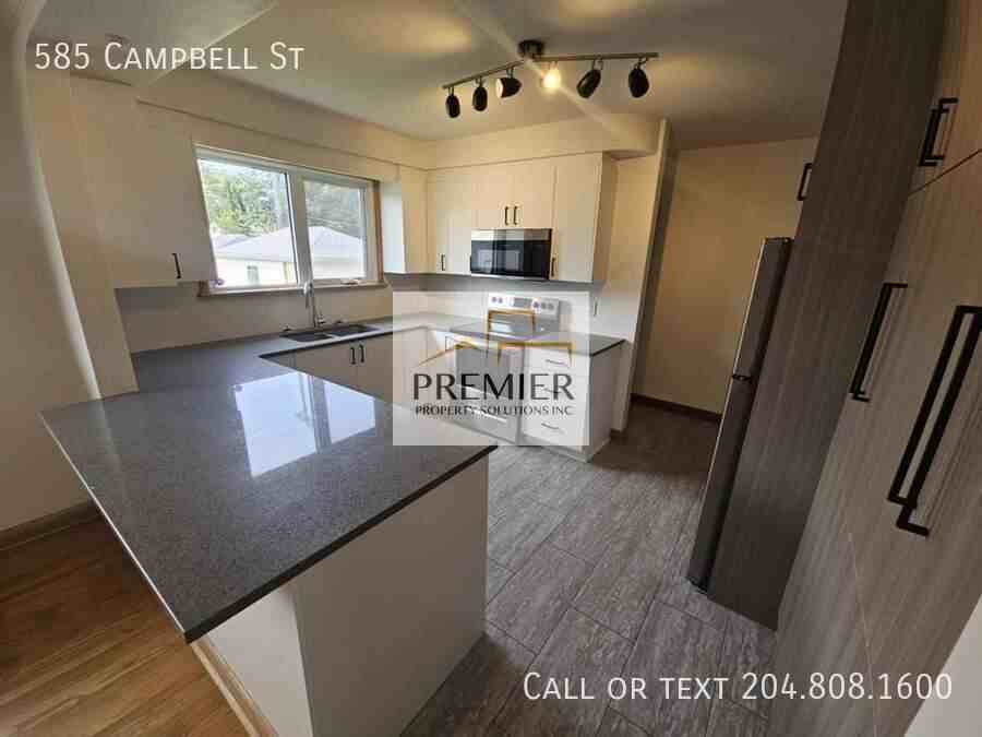585 Campbell St - Photo 3 of 11