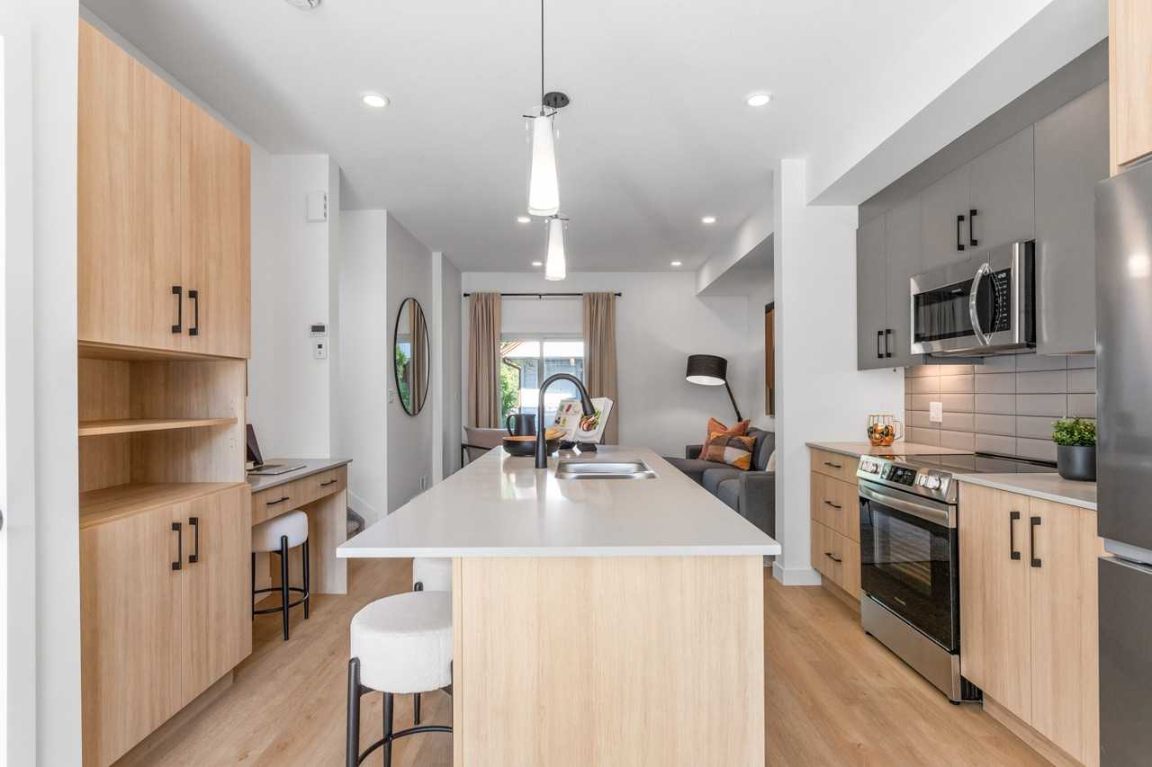 9815 153 St Nw - Photo 6 of 26