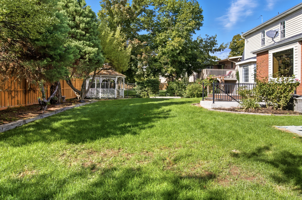 342 South Palisade Drive, Unit B - Photo 3 of 8