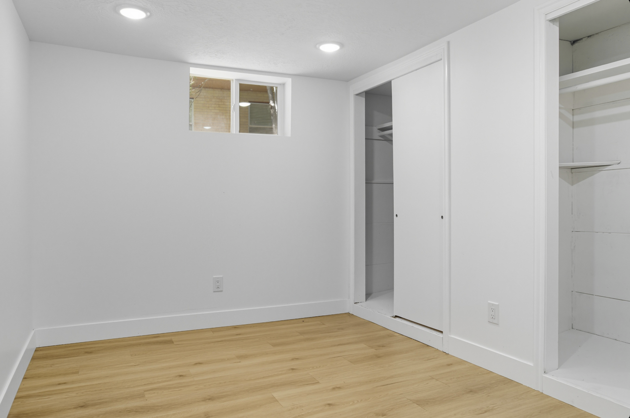 180 Ross Drive, Unit B - Photo 2 of 8