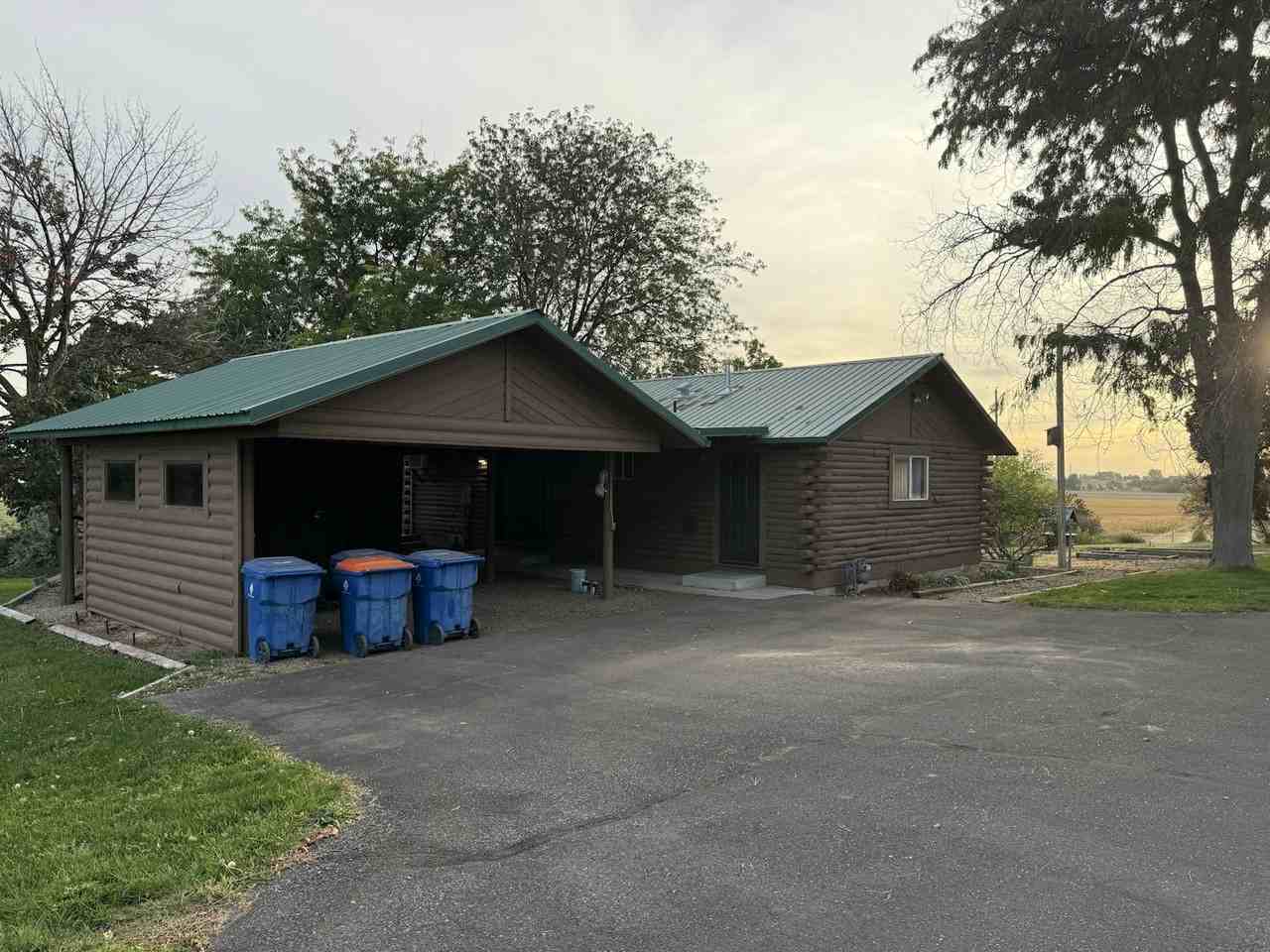 8300 1/2 Gantz - Photo 2 of 13