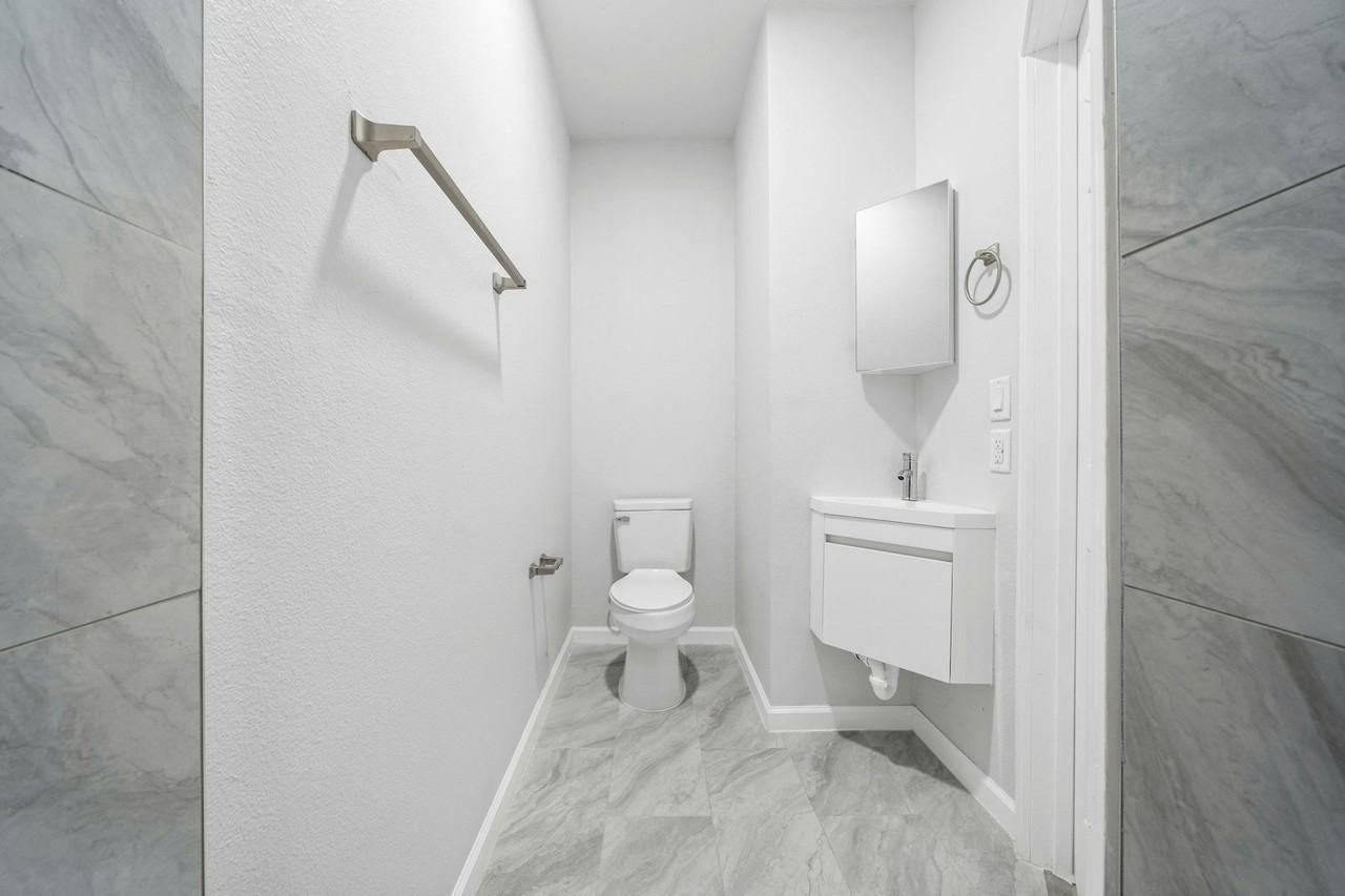 2813 Church St, Unit F - Photo 5 of 15