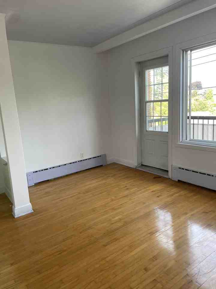 6234 Rue Chatelain - Photo 3 of 9