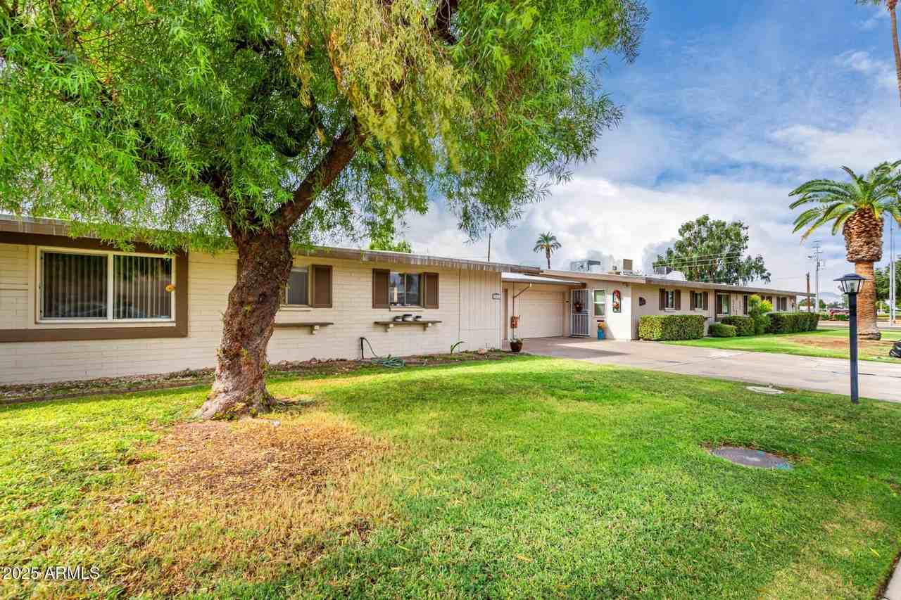 10641 W Oakmont Dr - Photo 2 of 17