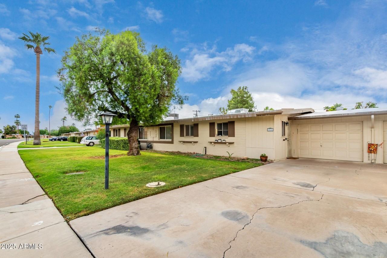 10641 W Oakmont Dr - Photo 3 of 17