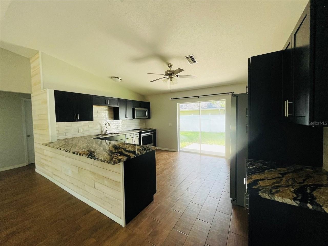 1986 Churchill Ave - Photo 3 of 11