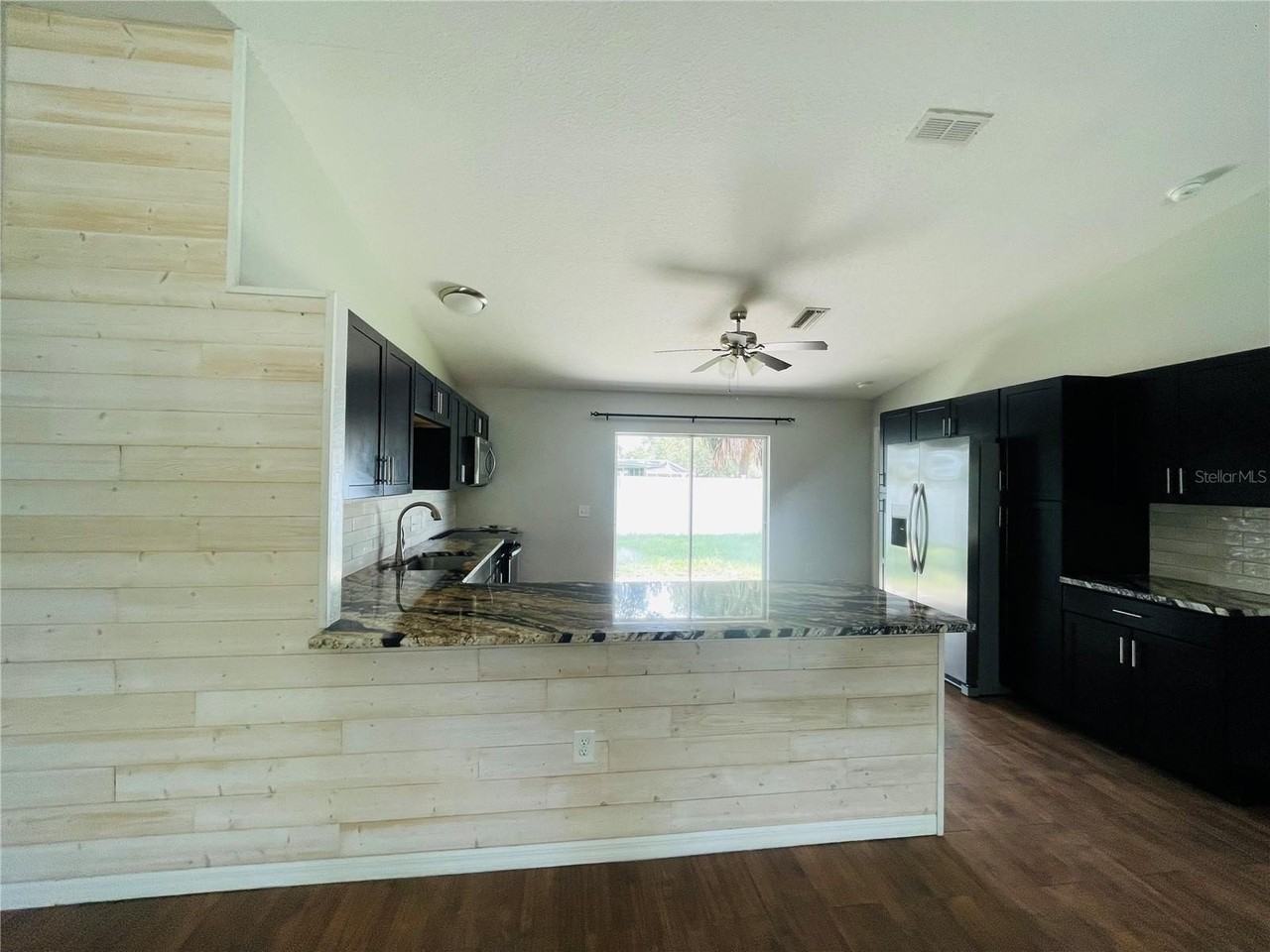 1986 Churchill Ave - Photo 4 of 11