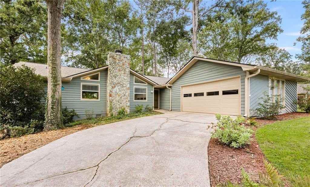 2076 Lake Ridge Ter - Photo 2 of 25