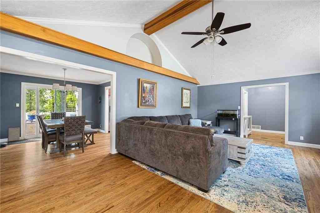 2076 Lake Ridge Ter - Photo 7 of 25