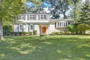 featured image of 42 Stonewyck Dr