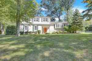 featured image of 42 Stonewyck Dr