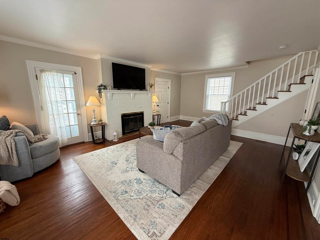 119 N Clermont Ave - Photo 3 of 27