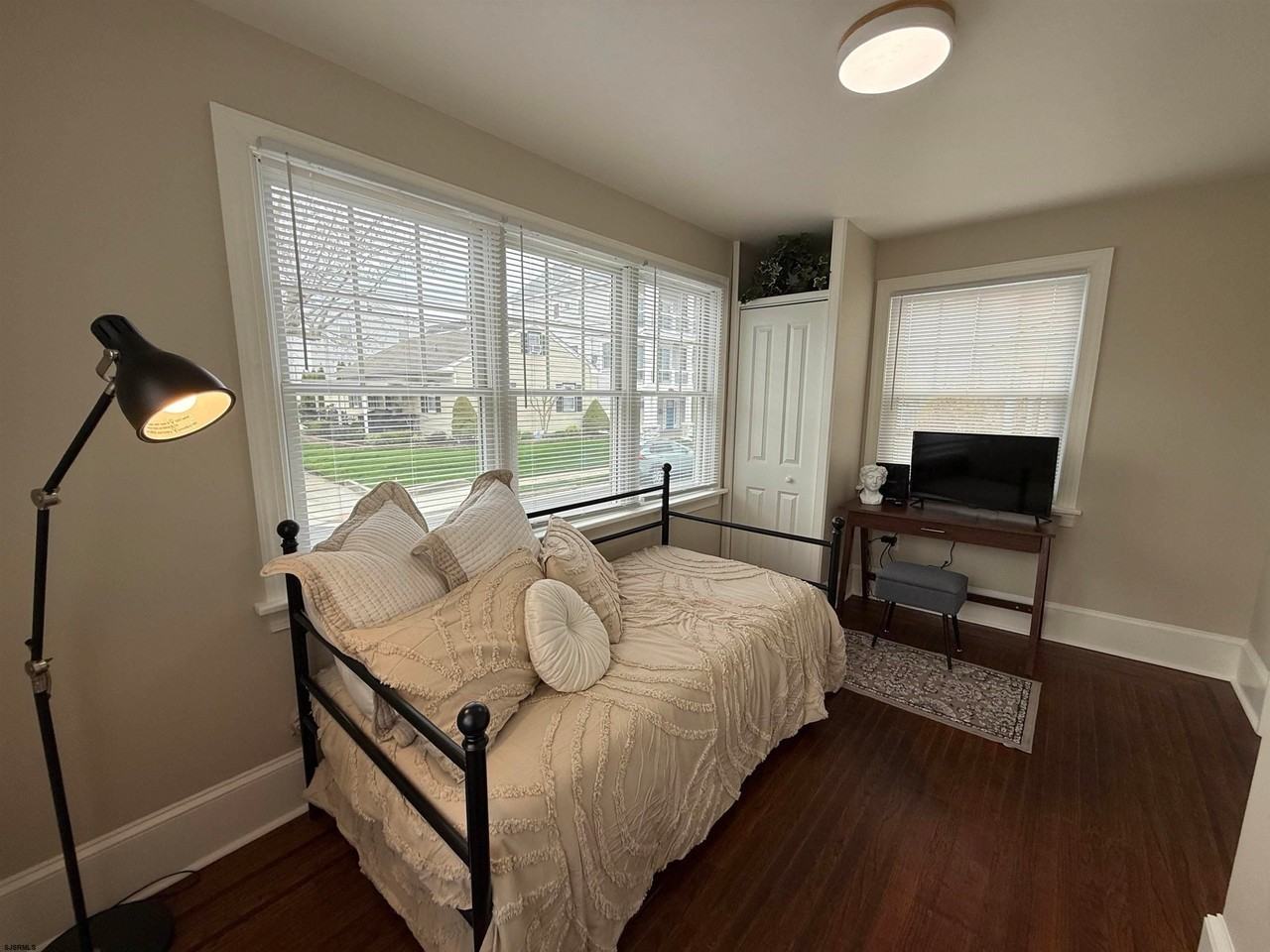 119 N Clermont Ave - Photo 6 of 27