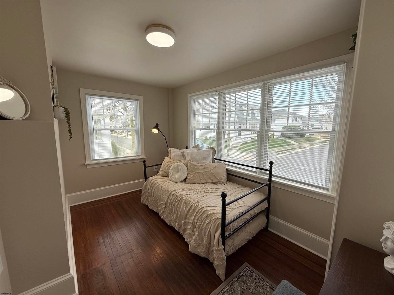 119 N Clermont Ave - Photo 7 of 27