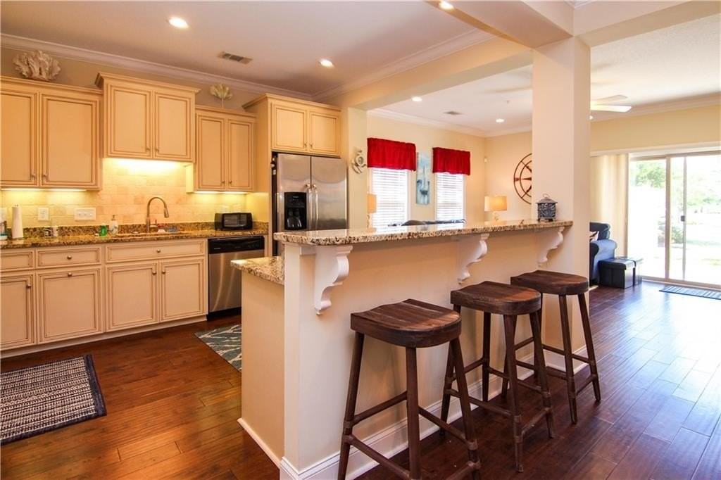 1501 Reserve Ct - Photo 3 of 24