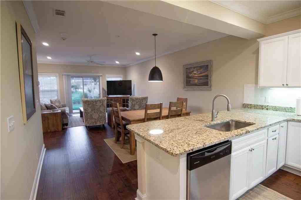 702 Mariners Cir - Photo 5 of 41