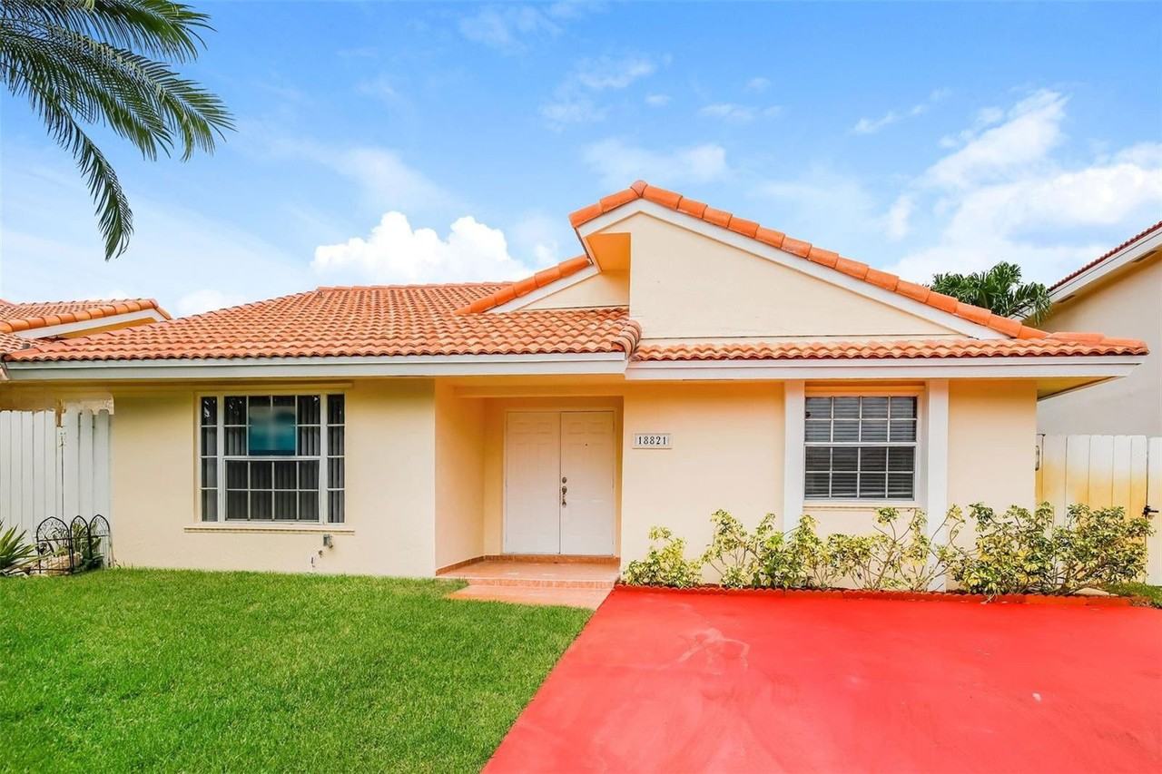 18821 Nw 84th Ave #18821 - Photo 2 of 8