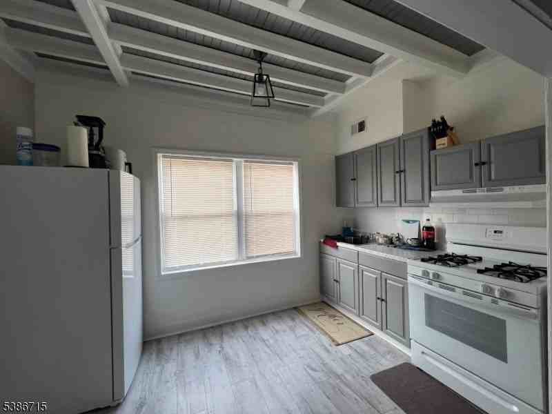 324-326 Summer Ave #3 - Photo 2 of 12