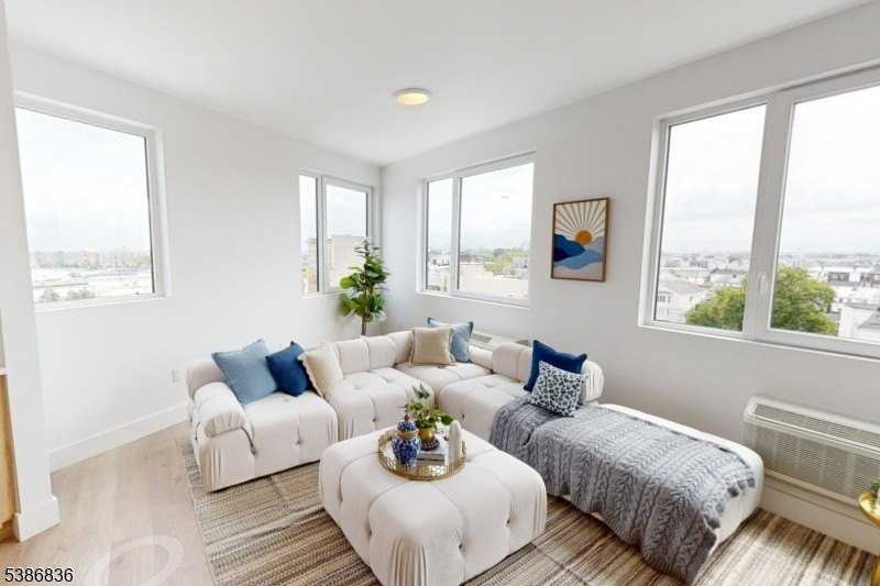 39 Madison St - Photo 2 of 10