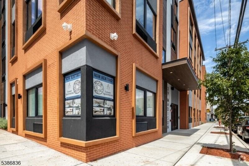 39 Madison St - Photo 6 of 10