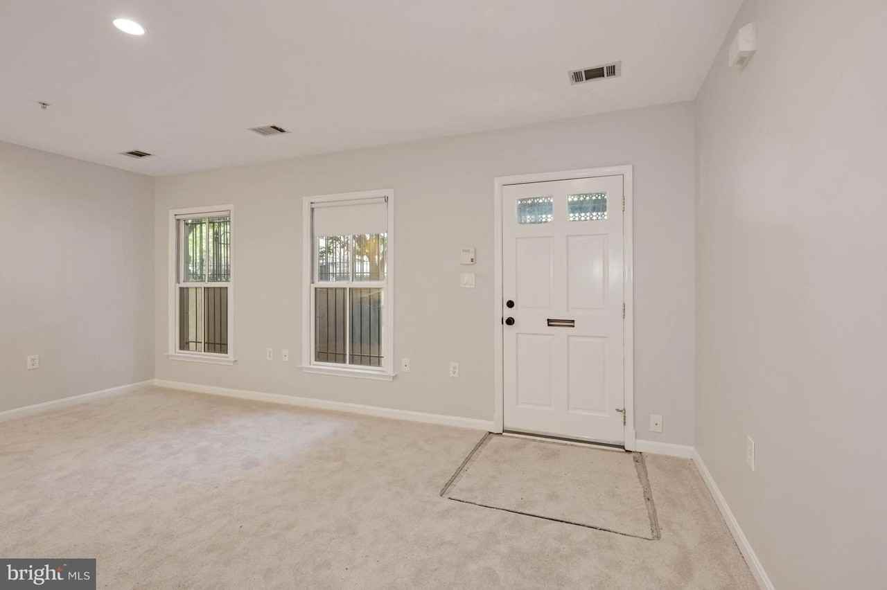 648 C St Ne - Photo 4 of 17